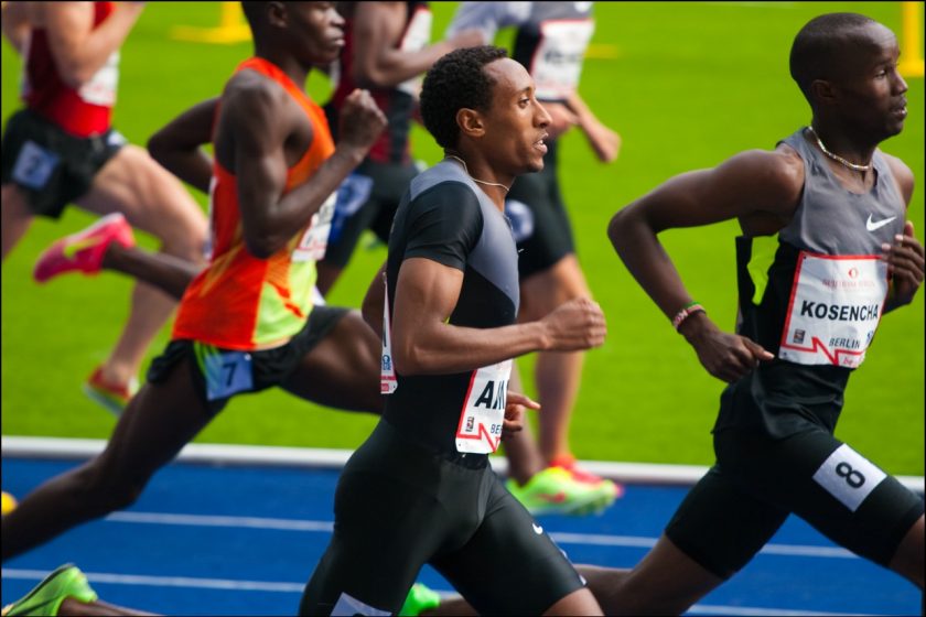 Comment lire un temps en athlétisme : minutes, secondes, centièmes et vent